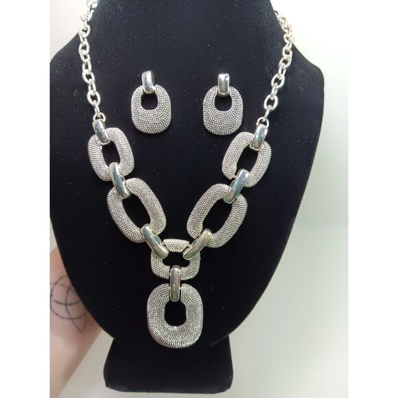 Vtg Crown Trifari Silver Tone Chunky Large Chain Link Textured Necklace Earrings - Picture 5 of 6